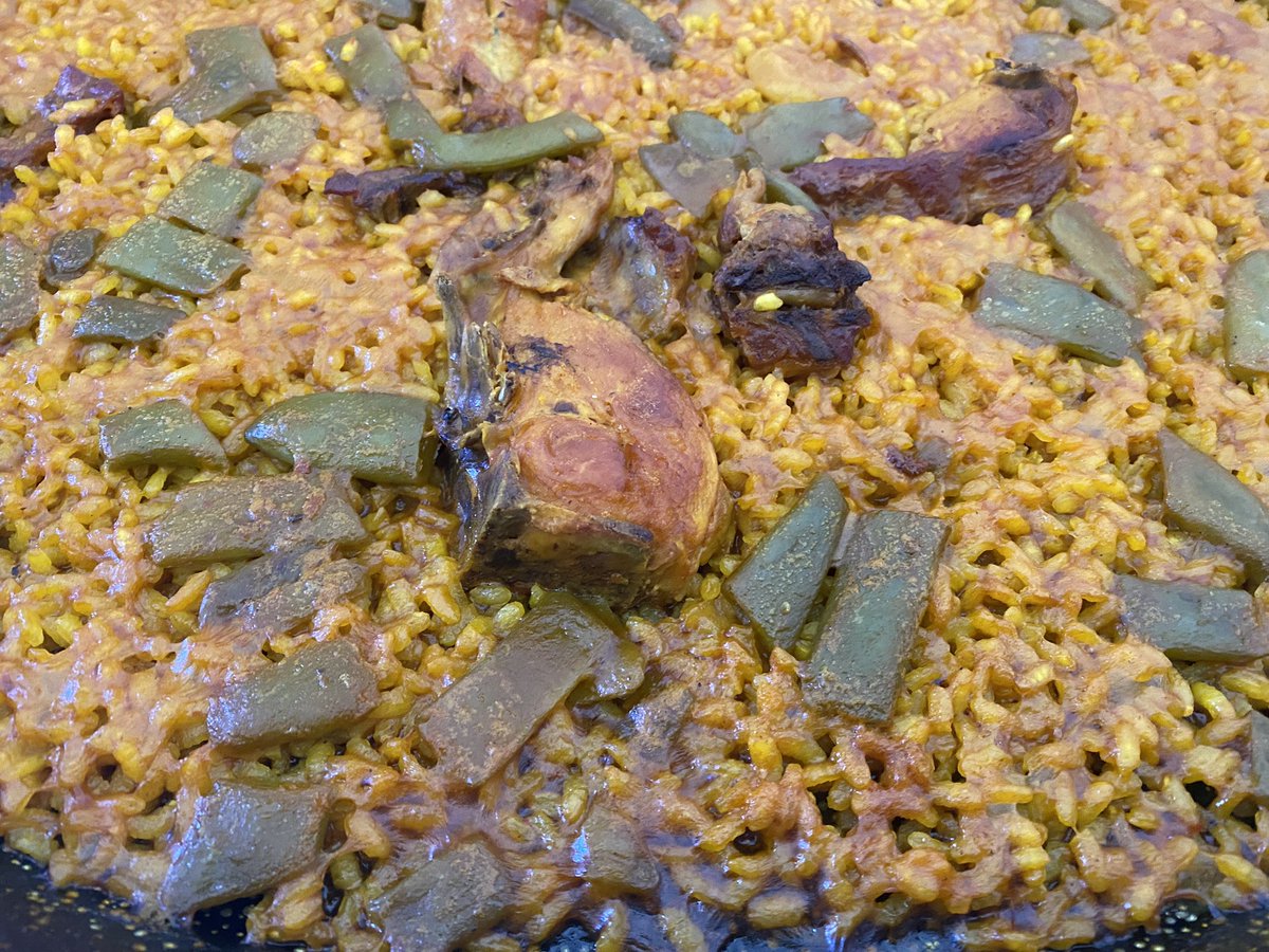 vic_pallares's tweet photo. #LaPaellaDeLosDomingos

Ya noviembre…. y no puede ser de otra manera #comidafamiliar 🥘y 👨‍🍳@capac.
Probamos nueva añada de 
#LaAtalayaDelCamino2019 #Almansa.

…y anoche cena, probamos referencia del #Priorat #Doix…, simplemente excelente, obsequio de @vpallaresb1

@carloscp9 https://t.co/qNxlk6rWuR
