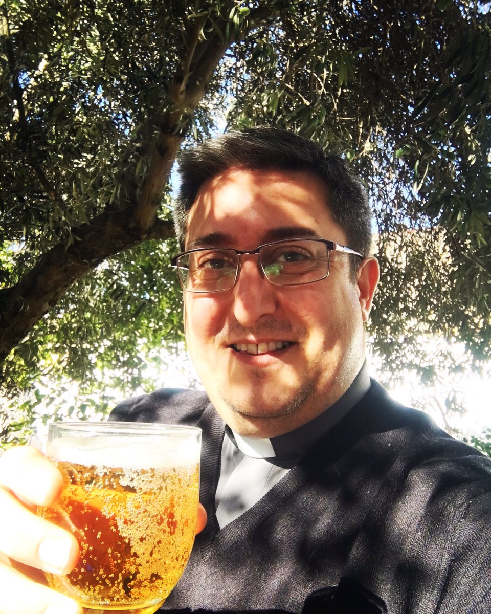 Cinco años y once meses. Seguís siendo la caña. Espero no haberos impedido encontraros con el Señor