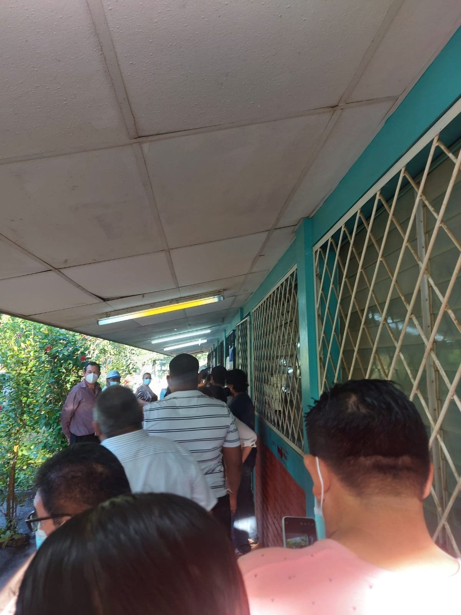 #EleccionesSoberanas2021. Así asiste el pueblo a ejercer su derecho al Voto en diferentes puntos del país.
#UnidosEnVictorias 
#CBCPatria21