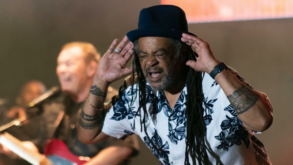 Mort du chanteur Astro, l'un des fondateurs du groupe de reggae UB40
Terence Wilson, de son vrai nom, est mort à l'âge de 64 ans, repose en paix L'artiste 🙏🏽