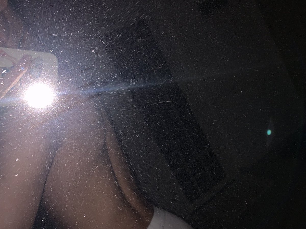 镜子也太脏了，这种照片就在推发发了