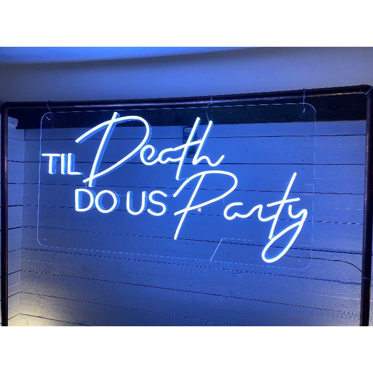 We love the gust, bluster and moody skies of an autumn wedding!
#wedding #weddingvenue #autumn #autumnwedding #weddingplanning #weddinginspiration #weddingideas #weddinggoals #weddingphotography #weddingflowers #weddingdecor #rusticwedding #barnwedding #weddingdress