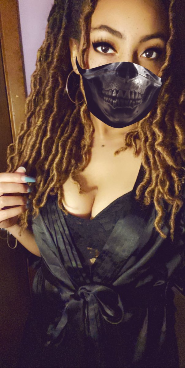 Whinnee2's tweet photo. Masks on or off?
#bdsmqueen #lace #LingerieChallenge #tetas #cute #onlyfansmega #privatevideos #privatepics #grownnsexy #locs #NaughTeeDancer https://t.co/NQXrlXYpR9