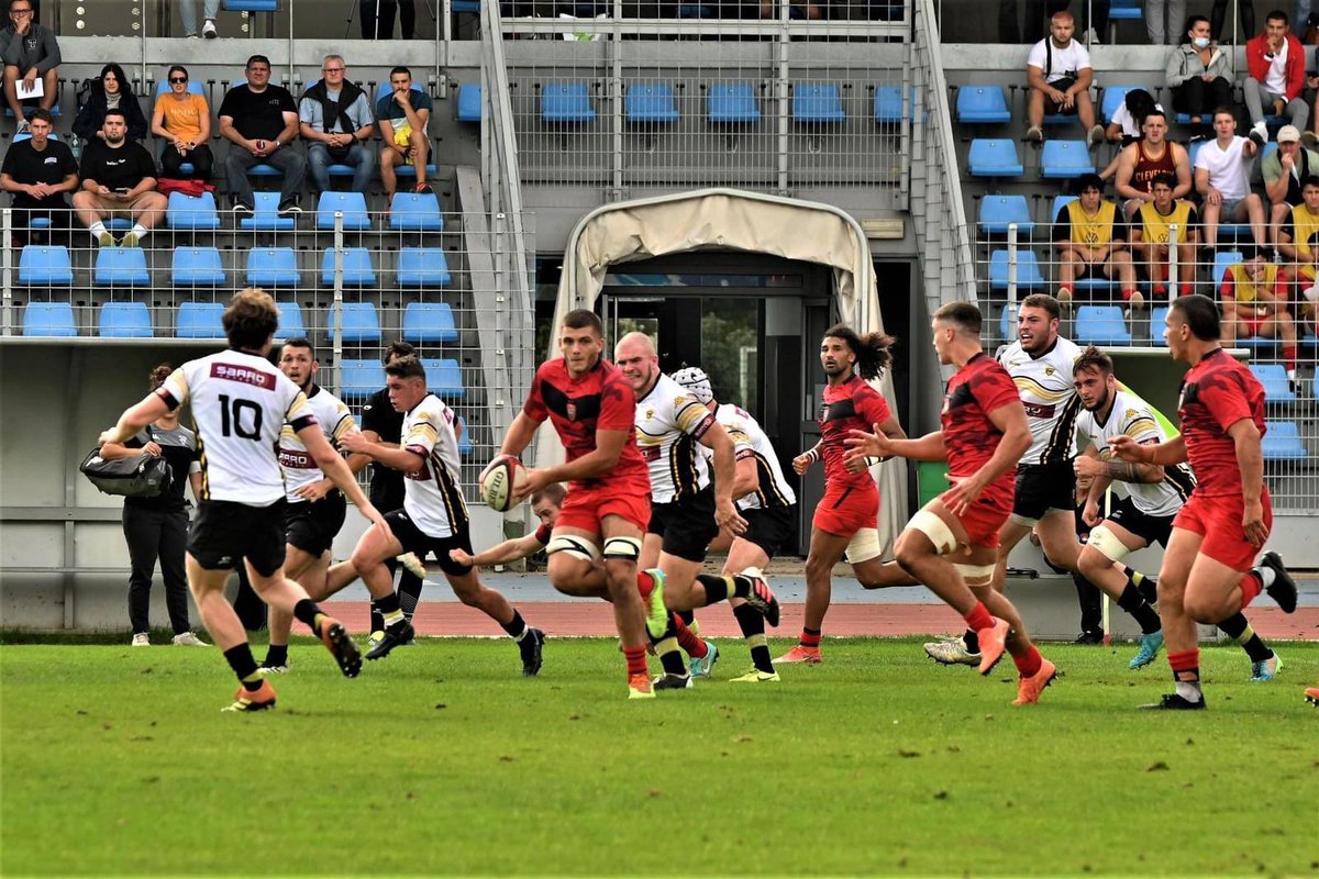 FilsdeBesagne's tweet photo. Arrivé en cadets au @RCT_Asso, nous avons eu le bonheur et le plaisir de te parrainer pendant 3 saisons, aujourd’hui l’histoire se poursuit avec ta première feuille de match en @top14rugby 🏉
Profite de ce moment unique qui marquera ta carrière, bon match Jules ! ❤️🖤
#ASMRCT https://t.co/nQuM7RUs7z