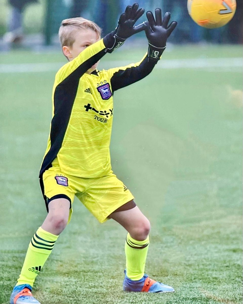 _keepercoach's tweet photo. Good luck to all of our young goalkeepers in action today! Be confident, stay focused, &amp; go smash it ⚽️🧤 https://t.co/hWUubOYtO8