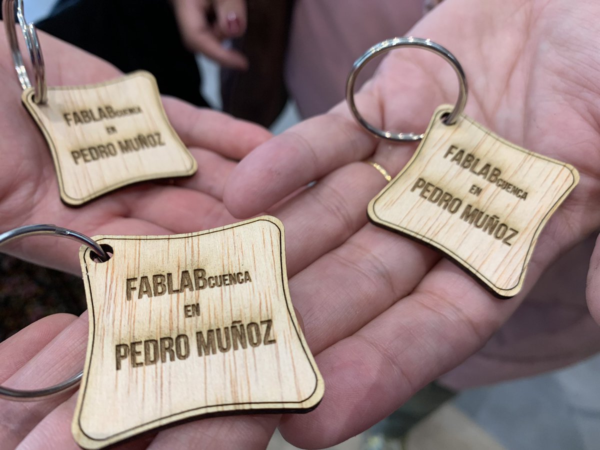 🚐fantástica jornada ayer en #pedromuñoz con la ruta de #fablabitinerante 🚐

Muchas gracias por tan buena acogida a los participantes y al <a href="/aytopedromunoz/">Ayto. de Pedro Muñoz</a> 

<a href="/USembassyMadrid/">U.S. Embassy Madrid 🇺🇸🇪🇸</a> 
<a href="/FablabCuenca/">Fablab Cuenca</a> 
<a href="/CruzRojaCuenca/">Cruz Roja Cuenca</a> 
<a href="/DipuCuenca/">Diputación de Cuenca</a>