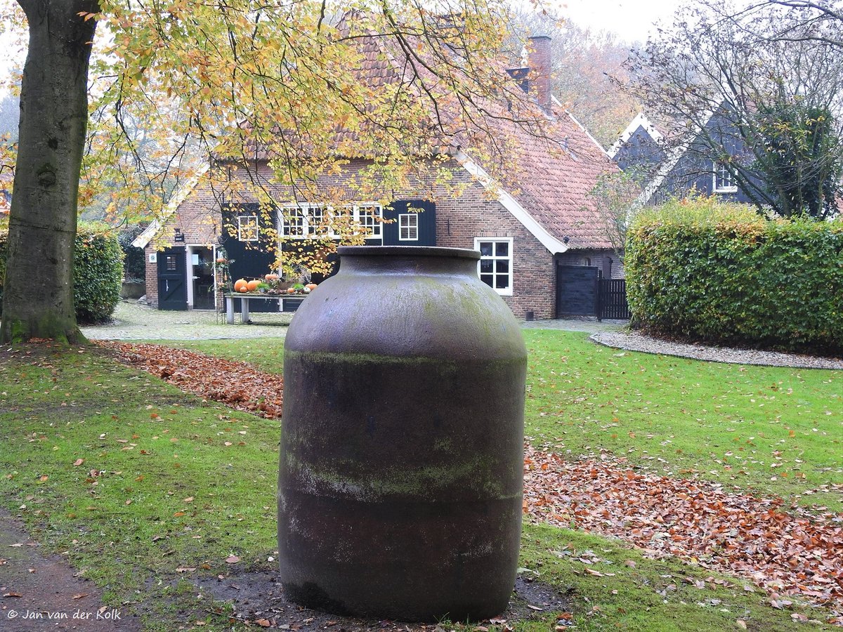 BekiekTwente's tweet photo. Watermolen Den Haller (uit 1169) op de Diepenheimse Molenbeek is vermoedelijk de oudste nog bestaande watermolen in ons land. Met restaurant Den Haller in #stedeke #Diepenheim 
#HofvanTwente #Twente #BekiekTwente https://t.co/73JoeitVWb