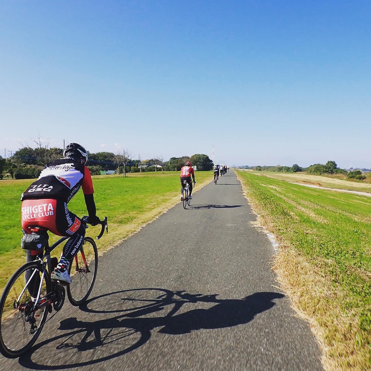 bass69s's tweet photo. 今日は渋沢栄一縁の地を訪ねた。利根川CRを下り、埼玉県深谷市の「渋沢栄一記念館」、旧渋沢邸「中の家」へ行った約60Kmのライドだった。
#渋沢栄一記念館 #渋沢栄一翁の銅像 #旧渋沢邸 #中の家 #和装姿 #渋沢栄一アンドロイド #埼玉県 #深谷市 #利根川CR #ライド #群馬県 #高崎市 https://t.co/jMtms1zIWP