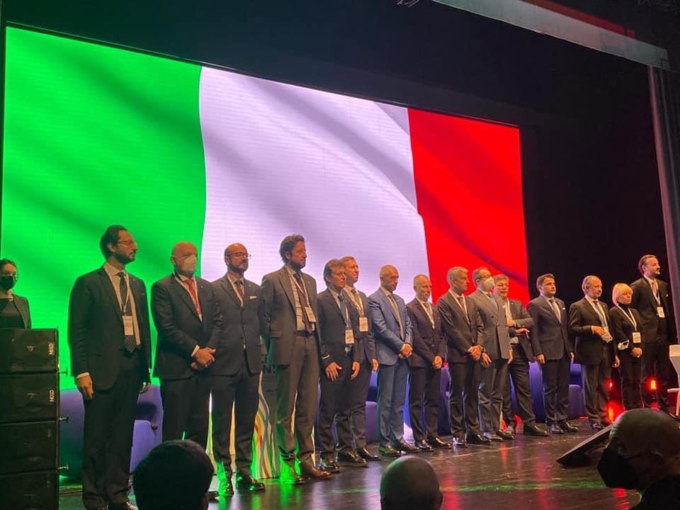 br1scu8's tweet photo. Ad #Alba giusto tributo ai quattro anni di Presidenza di Piccola #industria di @Carlo_Robiglio . Percorso netto, tanta cultura di impresa, gestione emergenza e vigile presenza su fisco e finanza. Fiero di aver fatto parte del “pacchetto di mischia” https://t.co/wMVsPrEa3A
