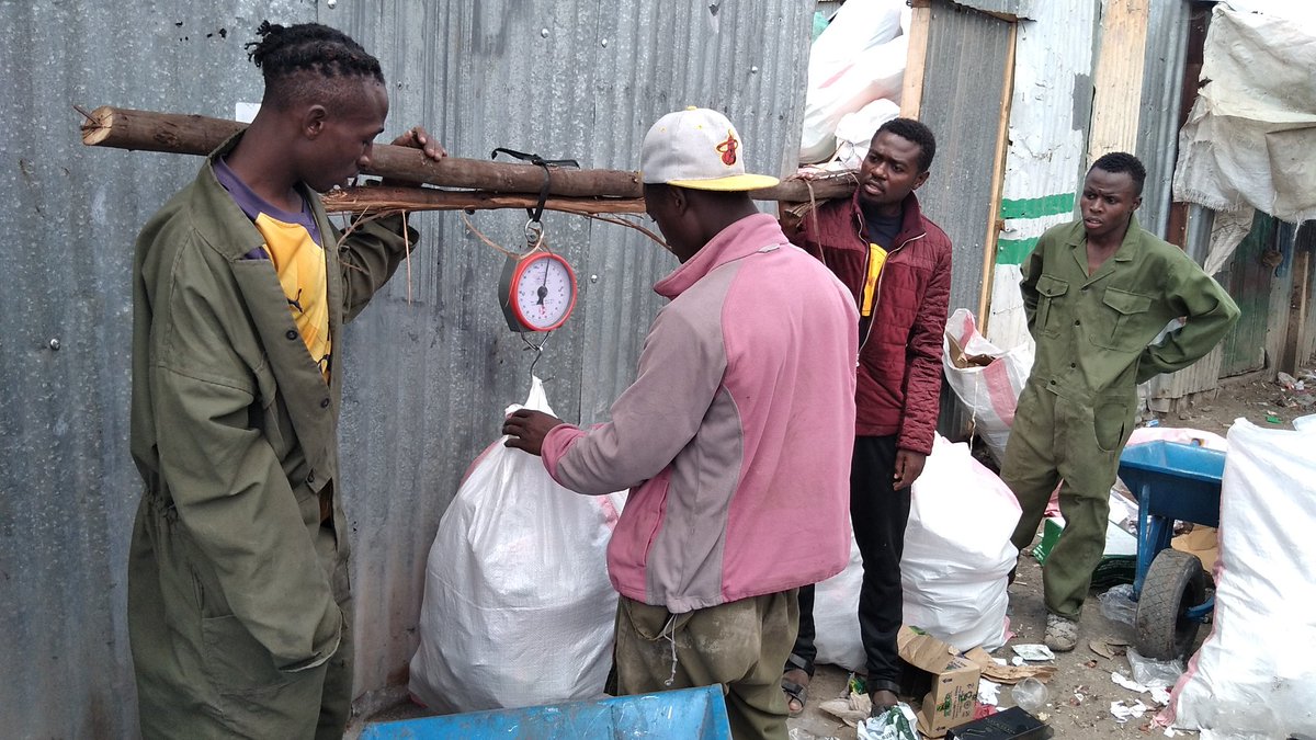 AmushaYouth's tweet photo. Today's community waste management collection.We are working with mapped households, businesses and institutions as they segregate waste at the source @theflipflopi @UoPPlastics @EcologicalJust2 @KombGreen @DaveOjay @BowyerCressida https://t.co/nLjaDEN8y5