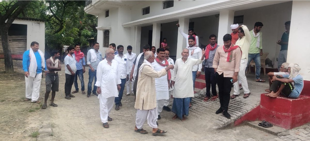 BDY_ballia's tweet photo. #फेफना विधानसभा में जन नेता माननीय @TheBDYadav जी द्वारा लगातार जनसंपर्क कर @samajwadiparty की नीतियों को जन जन तक पहुंचाने का कार्य किया जा रहा है @yadavakhilesh @NareshUttamSP @profamishra @proframgopalya1 @abuasimazmi https://t.co/s2Zu7OLjuS