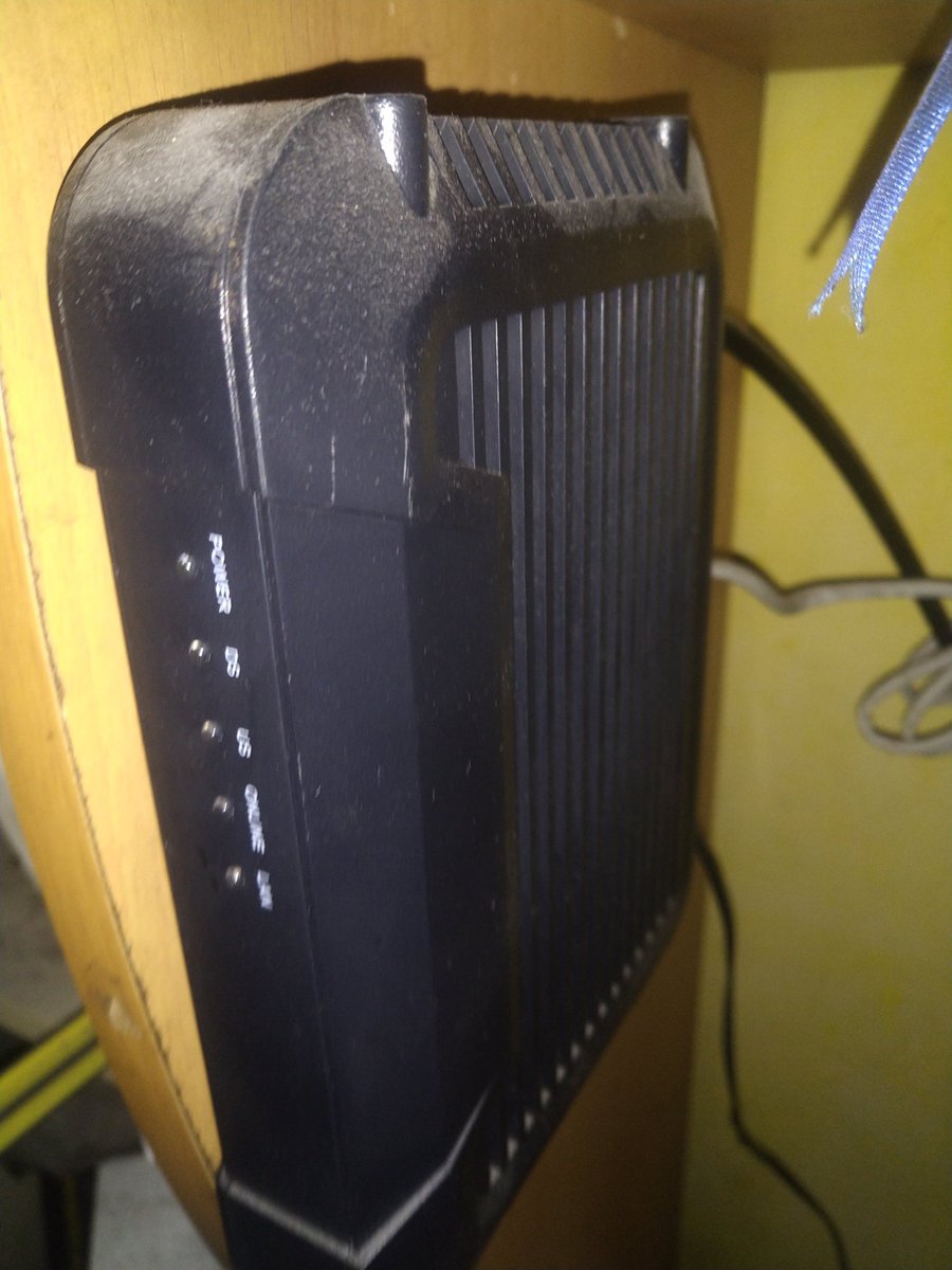 postermaker24's tweet photo. @FirstMediaCares halo, modemnya tiba tiba mati, knp ya ? 10699658, sudah saya cabut colok sama aja ngga nyala lampunya https://t.co/KfaxAO1N2L