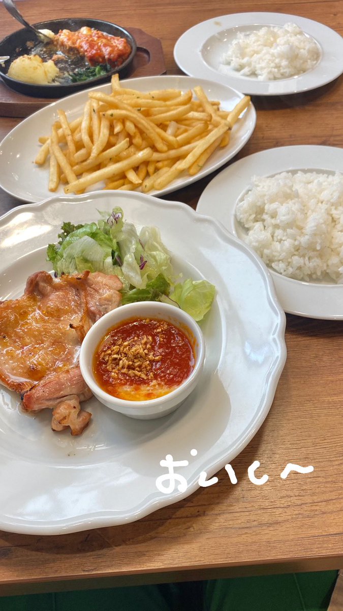 PUPPY__00's tweet photo. ごちそうと可愛くて一目惚れしてお迎えしたスウェットとハードな4連勤のご褒美に買ったジュースです https://t.co/dVkJhhL87a