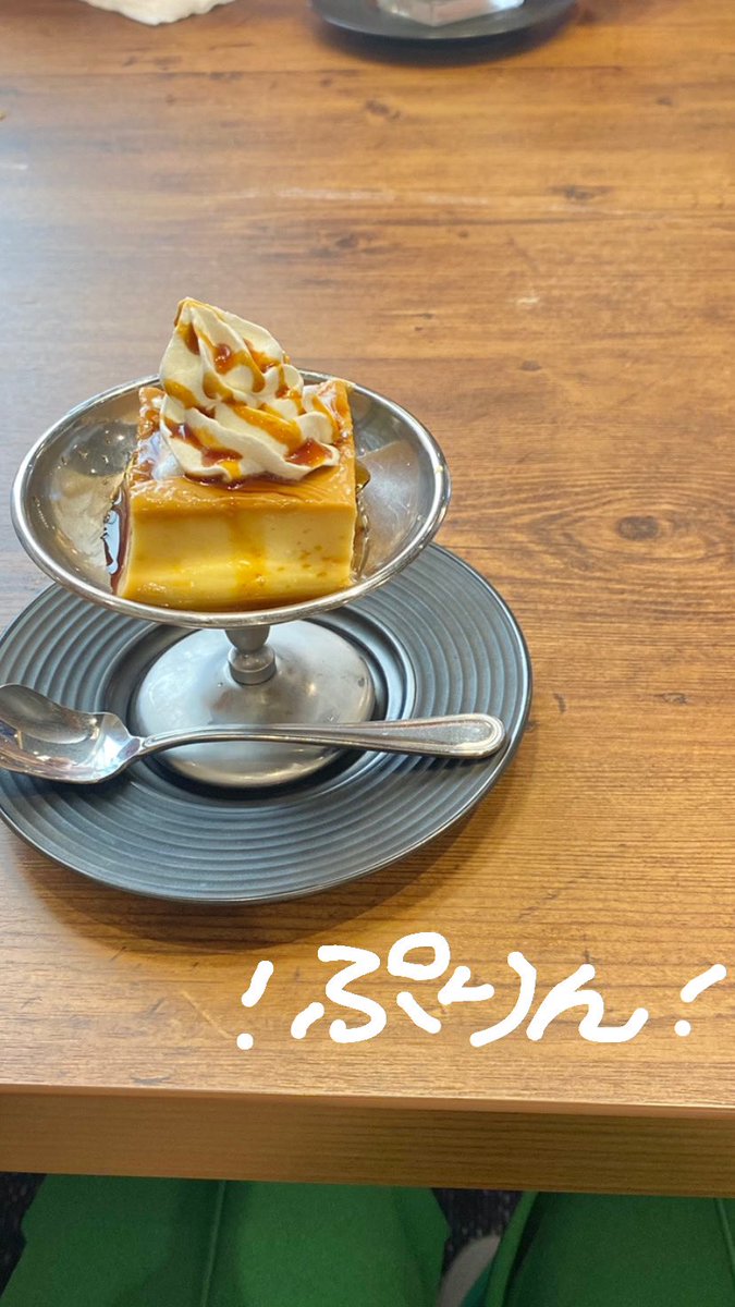 PUPPY__00's tweet photo. ごちそうと可愛くて一目惚れしてお迎えしたスウェットとハードな4連勤のご褒美に買ったジュースです https://t.co/dVkJhhL87a