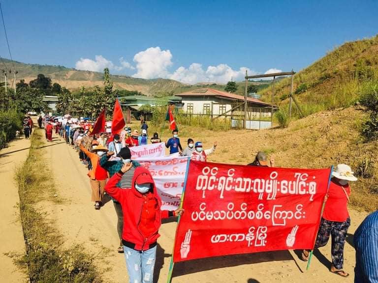 IrrawaddyNews's tweet photo. Residents from Kachin State's Hpakant continued taking to the streets to protest against the military dictatorship on Sunday. https://t.co/fKTIsayy4F