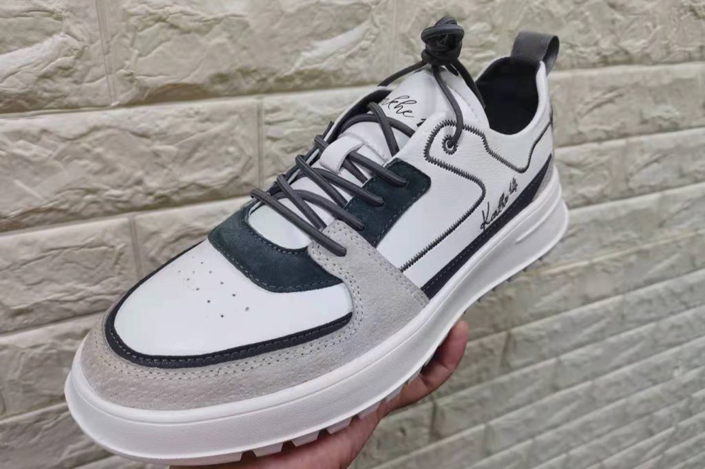 KonkheC's tweet photo. Konkhe kuhamba kahle clothing Sneaker giveaway 👟❤️💃

Comment with your sneaker size along with
#konkhekuhambakahleclothing  and stand a chance to win 🏆

Coolest clothing brand in SA ❤️

Announcing a winner exactly 12 o’clock 💃 🕺🏿 https://t.co/3DMMlFMtGH