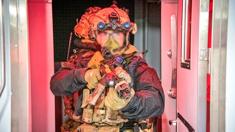 FlMichele69's tweet photo. With increasing political/religious/economic instability in areas of the 🌍 at the crossroads of commercial & tourist maritime traffic, @ItalianNavy intensifies specific training in the liberation of 🚢 hijacked by terrorists or🏴☠️
Raiders #COMSUBIN
#BoardingTeam #BrigadeSanMarco https://t.co/jl9po48nwk