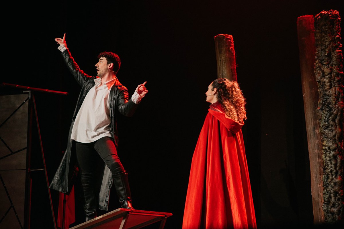 CaperuRojaMusic's tweet photo. ¡Últimas entradas a la venta! Hoy a las 4PM os esperamos en la sala 2 del Nuevo Alcalá. Risas, aventuras y miedito del bueno en este musical ferozmente divertido. ¡No te pierdas CAPERUCITA ROJA! ⬇️ https://t.co/qVMGI3JfYQ https://t.co/5d8NqgeHZU