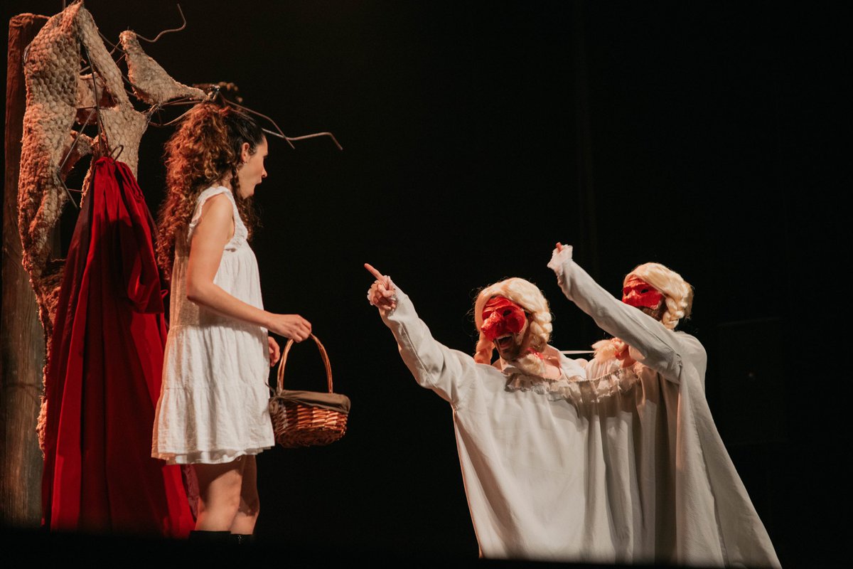 CaperuRojaMusic's tweet photo. ¡Últimas entradas a la venta! Hoy a las 4PM os esperamos en la sala 2 del Nuevo Alcalá. Risas, aventuras y miedito del bueno en este musical ferozmente divertido. ¡No te pierdas CAPERUCITA ROJA! ⬇️ https://t.co/qVMGI3JfYQ https://t.co/5d8NqgeHZU