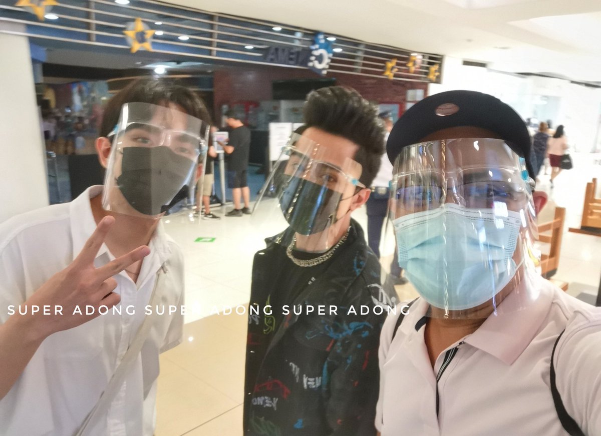 Yung nag-iikot ka lang naman pero nakasalubong mo idols mo. 😁

with P-Pop Kings #SB19 Justin and Josh! 🌽🍢 OMGee. 💙💙💙💙💙

<a href="/SB19Official/">SB19 Official</a>
#SB19BazingaMVOutNow
#SB19onAllOutSundays