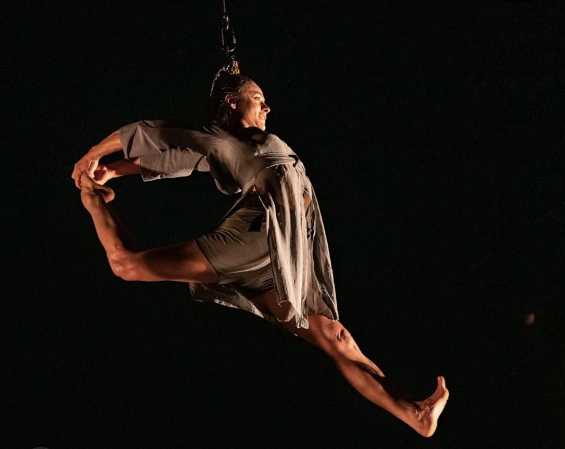 magdaclan's tweet photo. We can’t wait to see you all in #Bruxelles! ✨

weLAND - a journey to a new ERA.
#ClimateOfChange Tour - Bruxelles
10, 11, 12, 13 november 
19:30, Tour Taxi

Free entrance, registration on Eventbrite

#belgium #contemporarycircus 
photo : Gustavo Lopes Pereira/Âmago https://t.co/Hf41qNZ3dD