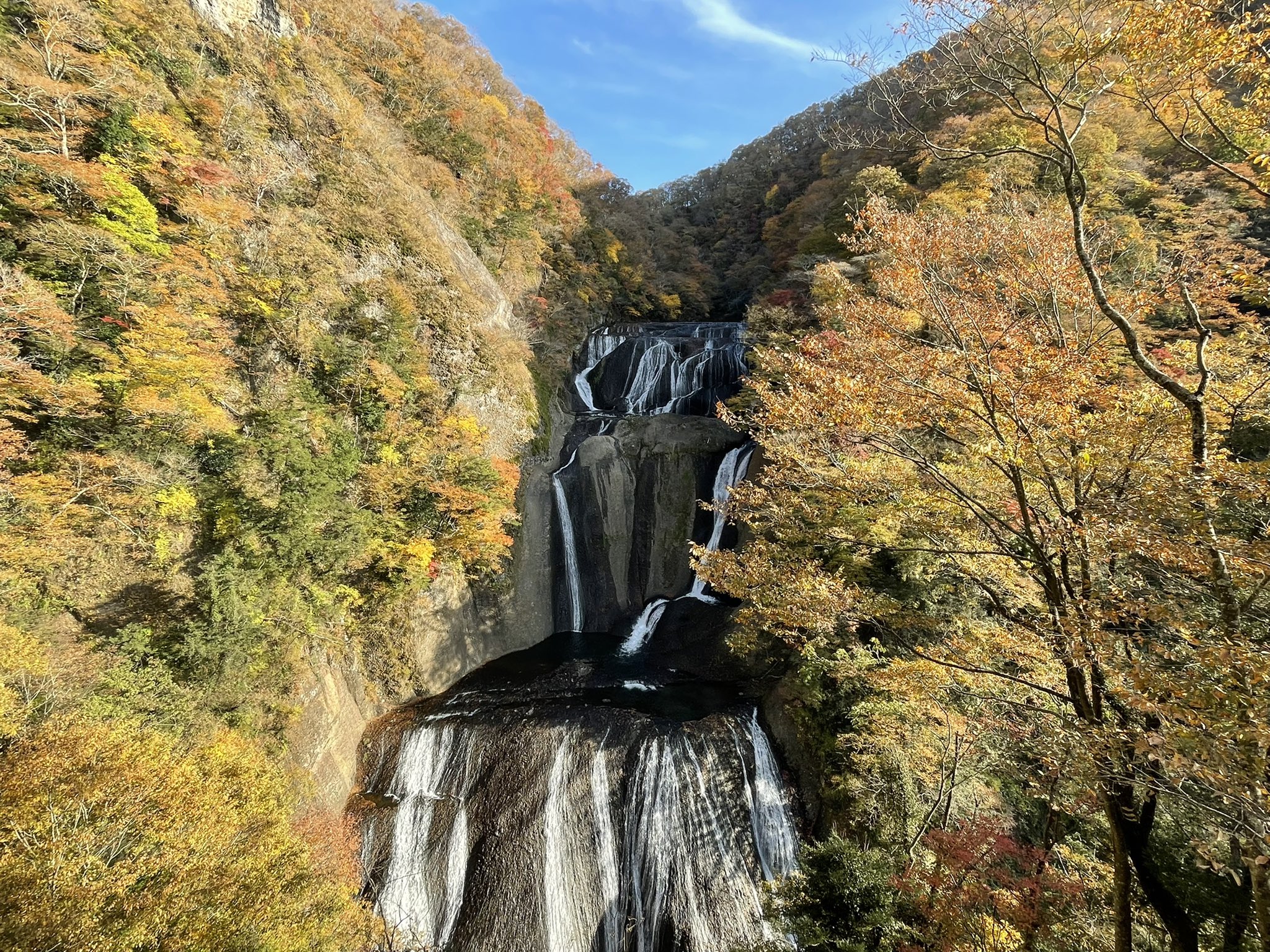 太田 碧 Hitachi City 今日は紅葉を見に袋田の滝へ 久しぶりのお休みで自然を満喫してリフレッシュできました 明日からも頑張ろーっと 袋田の滝 大子 紅葉 T Co 9q2sag2jpz Twitter