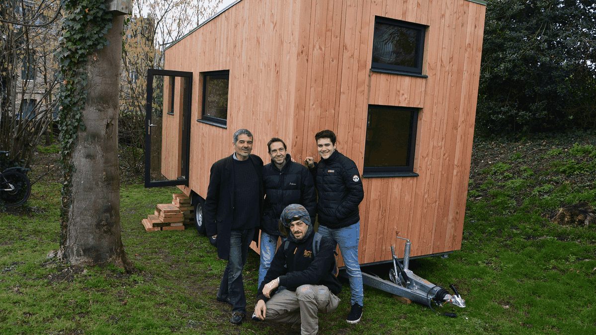 LMPositif's tweet photo. 🏠 En normandie, le programme « Un Toit vers l’Emploi » vise à reloger des personnes sans domicile dans des maisons mobiles qui se déplacent au gré des opportunités d’emplois ou de formation ! ❤️ https://t.co/9voqJI8VUg