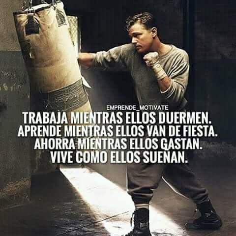 Una vez en mi vida hago ejercicio un sábado en la noche en vez de salir, automáticamente mi mente:
