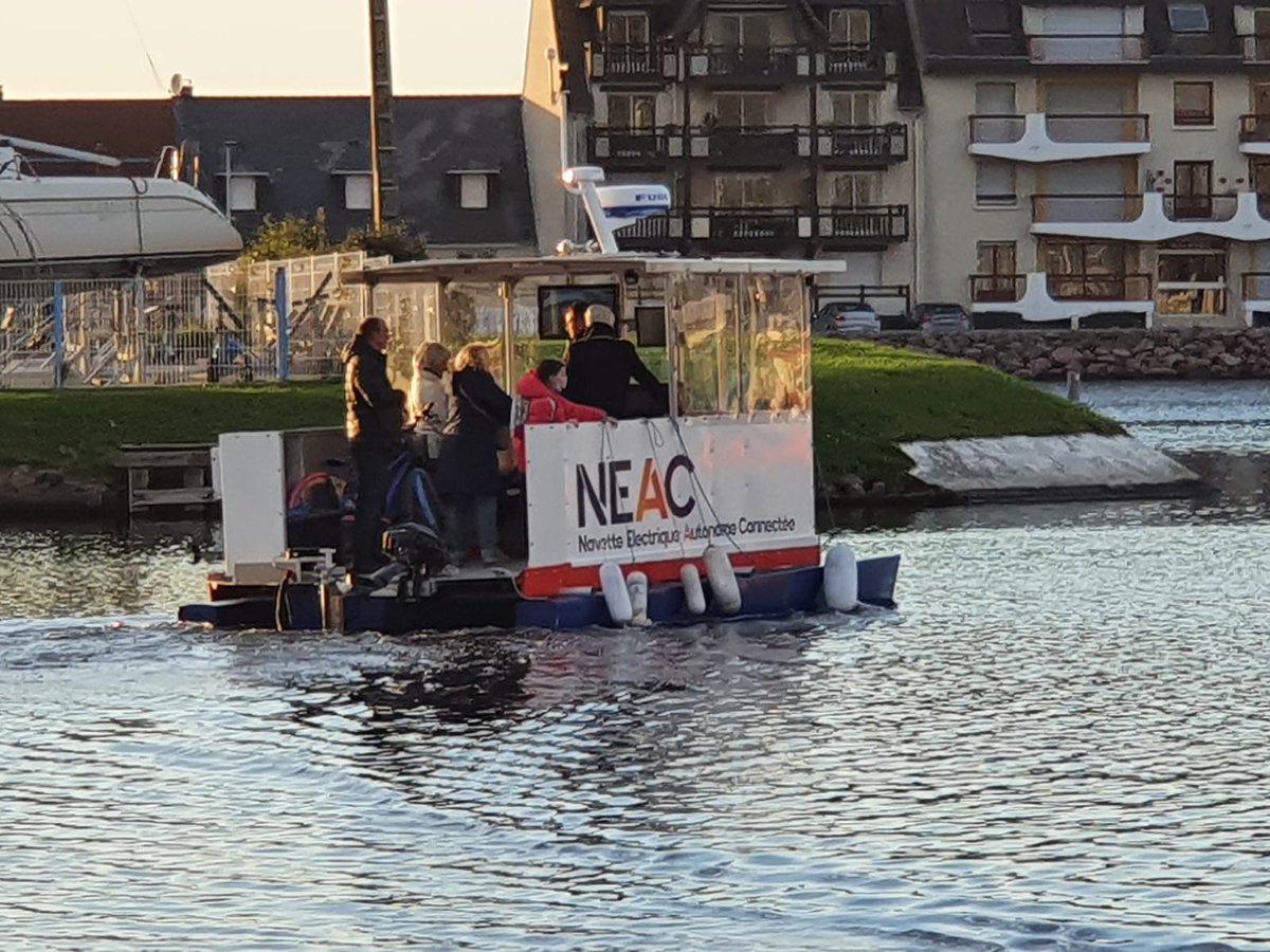 neac_industry's tweet photo. Merci au Forum du Développement durable urbain &amp; littoral organisé par @OuistrehamRB @BailRomain ayant permis de présenter la plate-forme d'expérimentation NEAC #Navette #Electrique #Autonome #Connectée #NavetteAutonomeFluviale #innovation #Caenlamer https://t.co/nkOuk3ezRm