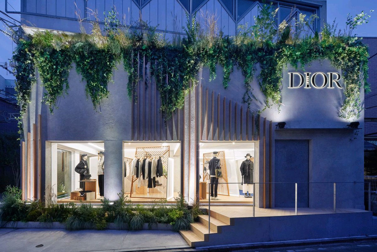 cppluxury's tweet photo. DIOR x SACAI debut collaboration with full boutique installation in Tokyo at Omotesando
#Dior #ChristianDior #Sacai #DiorXSacai #luxury #luxuryfashion #luxuryboutique #collaboration #LVMH @Dior https://t.co/Okq9MAir0y