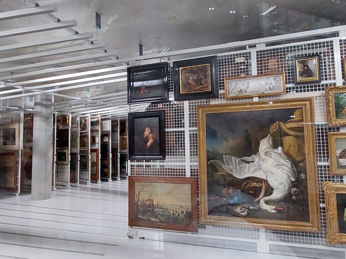 Jolanlelieveld's tweet photo. Gisteren ging ik om 11 uur het Depot in en heb 3 uur in verwondering rond gelopen. Wat een gaaf gebouw en er is prachtige kunst te zien. Enorm genieten van de uitzichten op Rotterdam en van alles wat je ziet!
Wat een aanwinst 💚
#boijmans #depot #Rotterdam #010tml @boijmans https://t.co/Q1ZuF9nh6Y