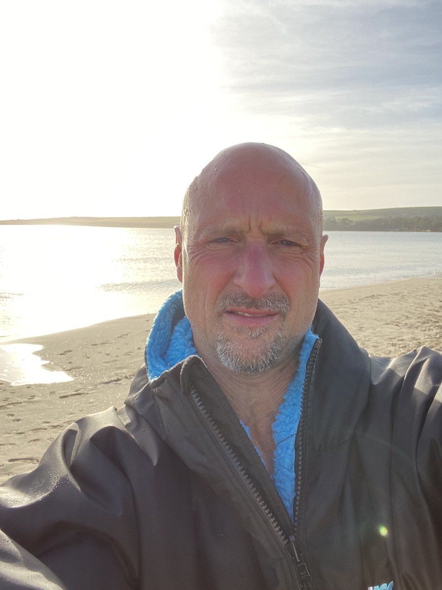 Whidds9's tweet photo. #coldwaterswim #dryrobe required #crackingview https://t.co/IJkcJkLgQm