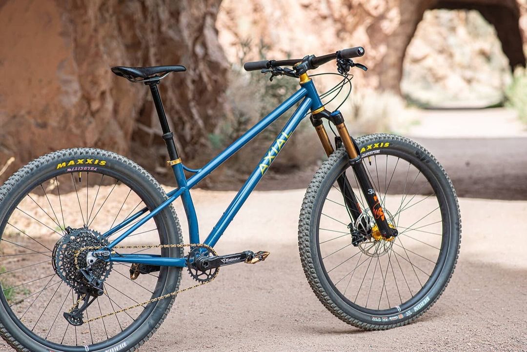 steelisrealmtb's tweet photo. Something fresh for the eyes this Sunday morning and a brand I've never seen before 👌 Axial Bikes
#steelisreal #steelisrealmtb #damstrightsteelbikes #ridemoresteel #ridemoreworkless #mountainbike #mountainbiking #mtb #axialbikes #hardtail #framebuilders #hardtailmtb #mtblife https://t.co/zo9rpgeiqD