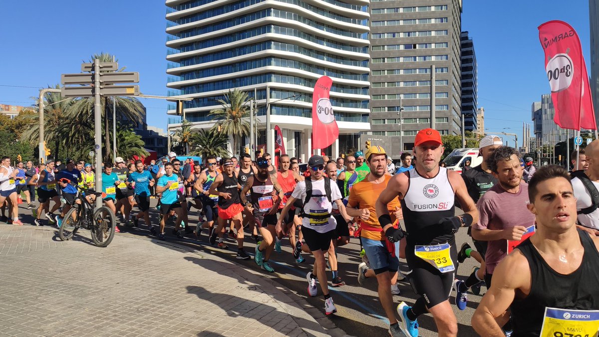 Hoy toca ver en vivo el maratón de BCN y soñar con estar algún día ahí dentro. #maratonbarcelona