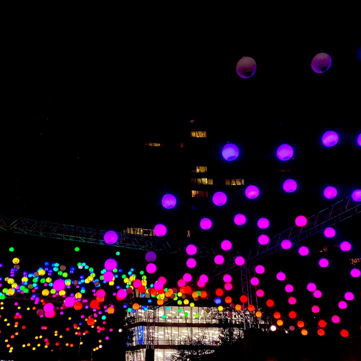 Enjoyed a blustery and wet #autumn evening exploring the #RiverofLight trail in #Liverpool last night! 🌈

Made even better with a deeeeeelicious hot choc and pit stop <a href="/tateliverpool/">Tate Liverpool</a>, which warmed us up part way round the route. 🥰
