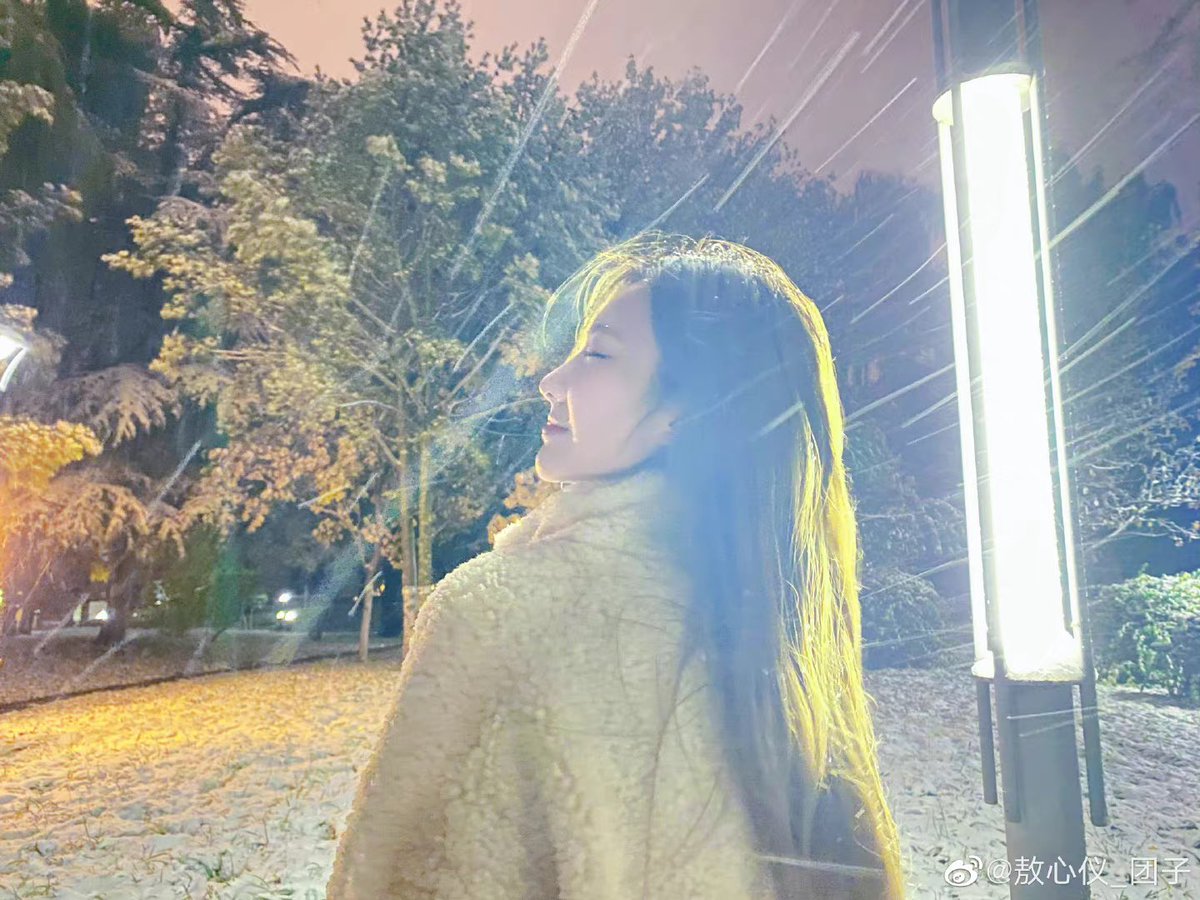 xinyipics's tweet photo. 211107 ao xinyi weibo update!  

“remember to watch the first snow together with the people you love❄️⛄️”

#AoXinyi #敖心仪 https://t.co/S6f8ktcIkp
