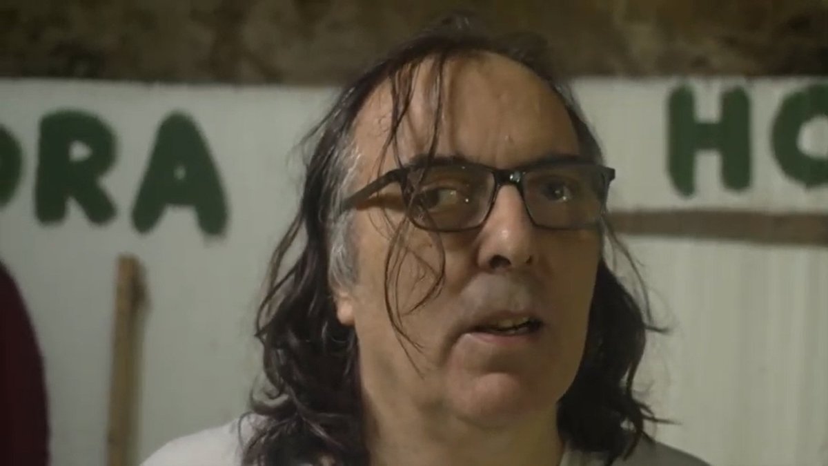 JofreFont's tweet photo. El documental sobre Paco Loco, #VivaElNoise, és una mica així com el seu protagonista:
instintiu, caòtic, brut, divertit i alhora, també com ell, sap molt bé on vol anar i què vol aconseguir, aquí, retratar el productor clau de l'indie espanyol de les últimes dècades.
#Inedit2021 https://t.co/K9pOJQcGjz