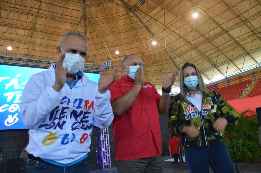 "A partir del 21 de noviembre crearemos una vicepresidencia de gestión y seguimiento de las gobernaciones y alcaldías porque es uno de los métodos que utilizará el PSUV para verificar que se le está cumpliendo al pueblo", <a href="/dcabellor/">Diosdado Cabello R</a>. #LeerIndependiza