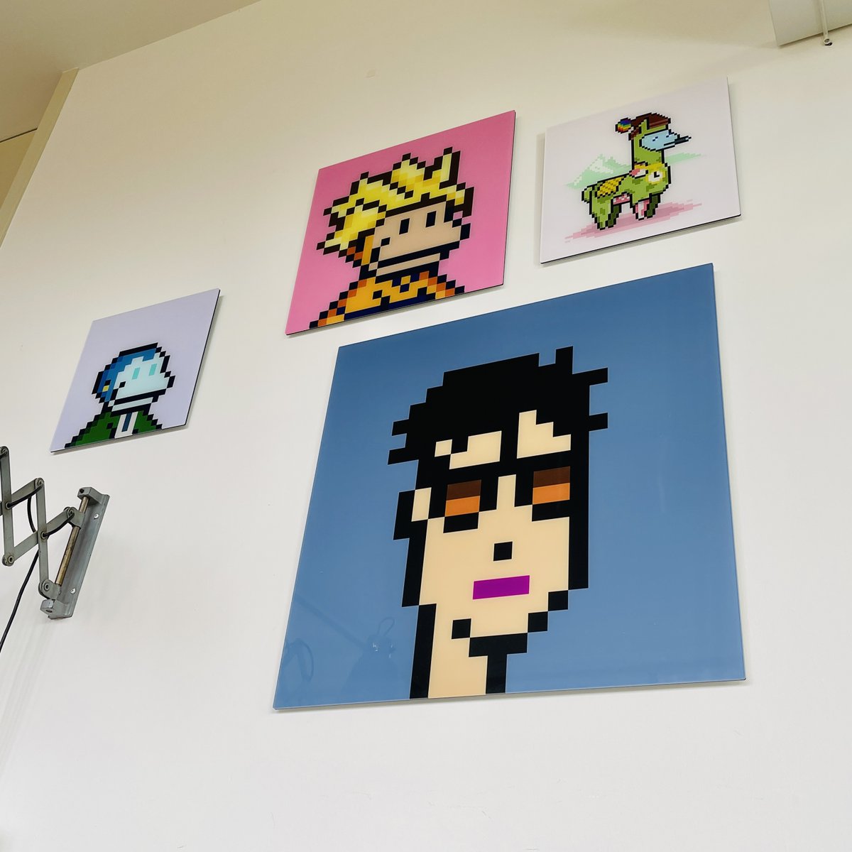 baronesscrypto's tweet photo. @alexisohanian You not only prove your good taste with women, but also with NFT's... Love this move! And 
@SMB monkeys and @SollamasNFT  get along very well #cryptopunks, don't worry... https://t.co/vANMQjIg2N