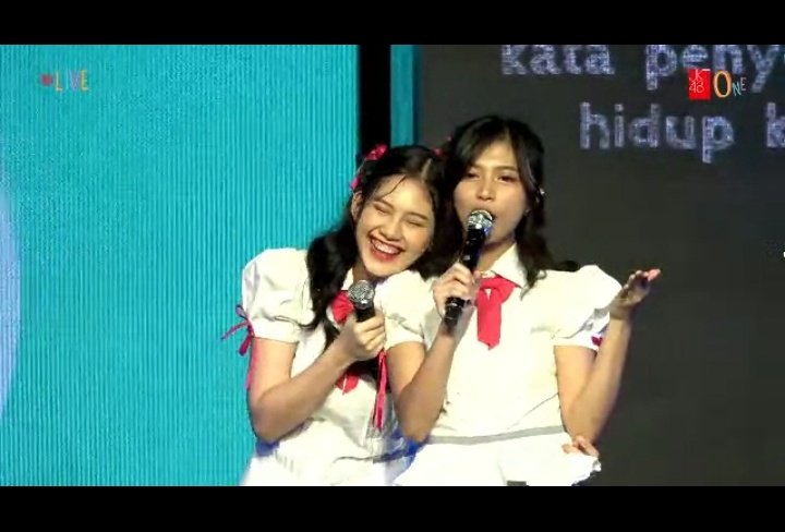 indywlndri's tweet photo. Hahah kak @Y_ChikaJKT48 Selalu receh emng klo udh ingat Bawang Bertunasnya Ceu Eli @H_EliJKT48 ,yg dikangenin bukn ceu elinya malah bawangnya haha kocak emang ni 
#TunasDiBalikSeragamJKT48 https://t.co/HsvH1IGY13