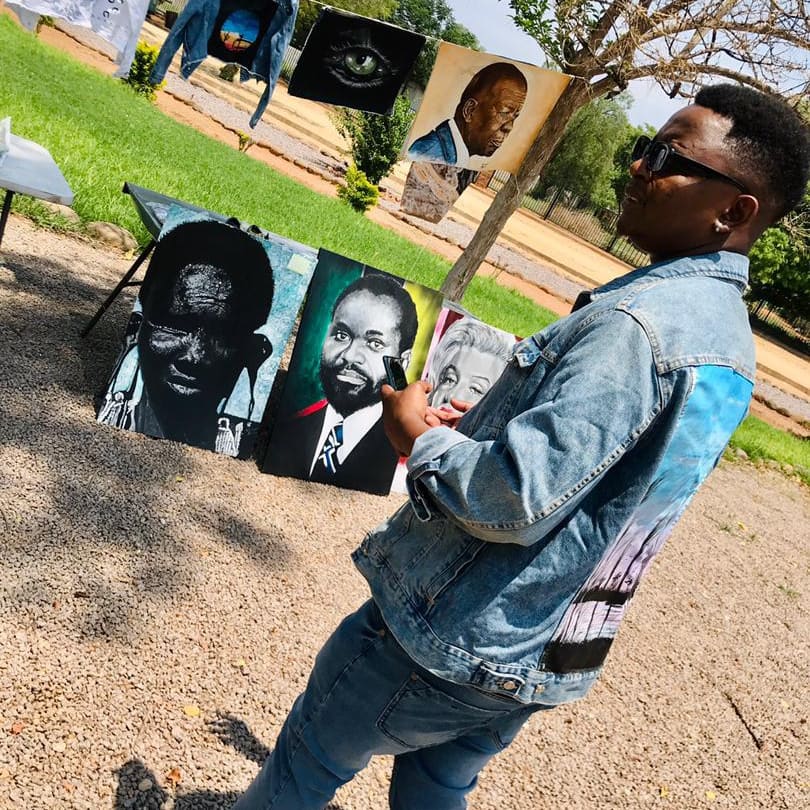 vatdiedope's tweet photo. 📍 JamnSoul #TheCraftsMarket w/ @BaReSaIdOo come check #BareStainArts stall yall. https://t.co/DN6frSyHLm