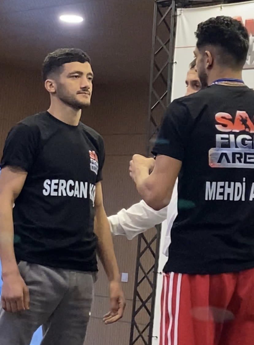 Bugün savaş var savaş! Kayseri’nin çocuğu Sercan Koç, İranlı rakibine karşı dövüşecek. Haydi Sercan!