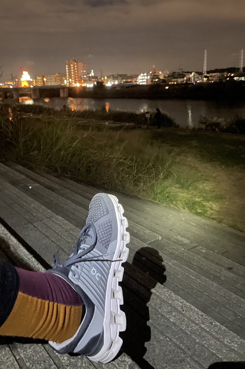 tohken0610's tweet photo. 1週間のリフレッシュ期間の締めはいつもの河原をいつもの格好で。

#PerformanceLongT
#Cloudswift

これぞsimpleの極み

#OnFriends https://t.co/KKFhIyxE2W