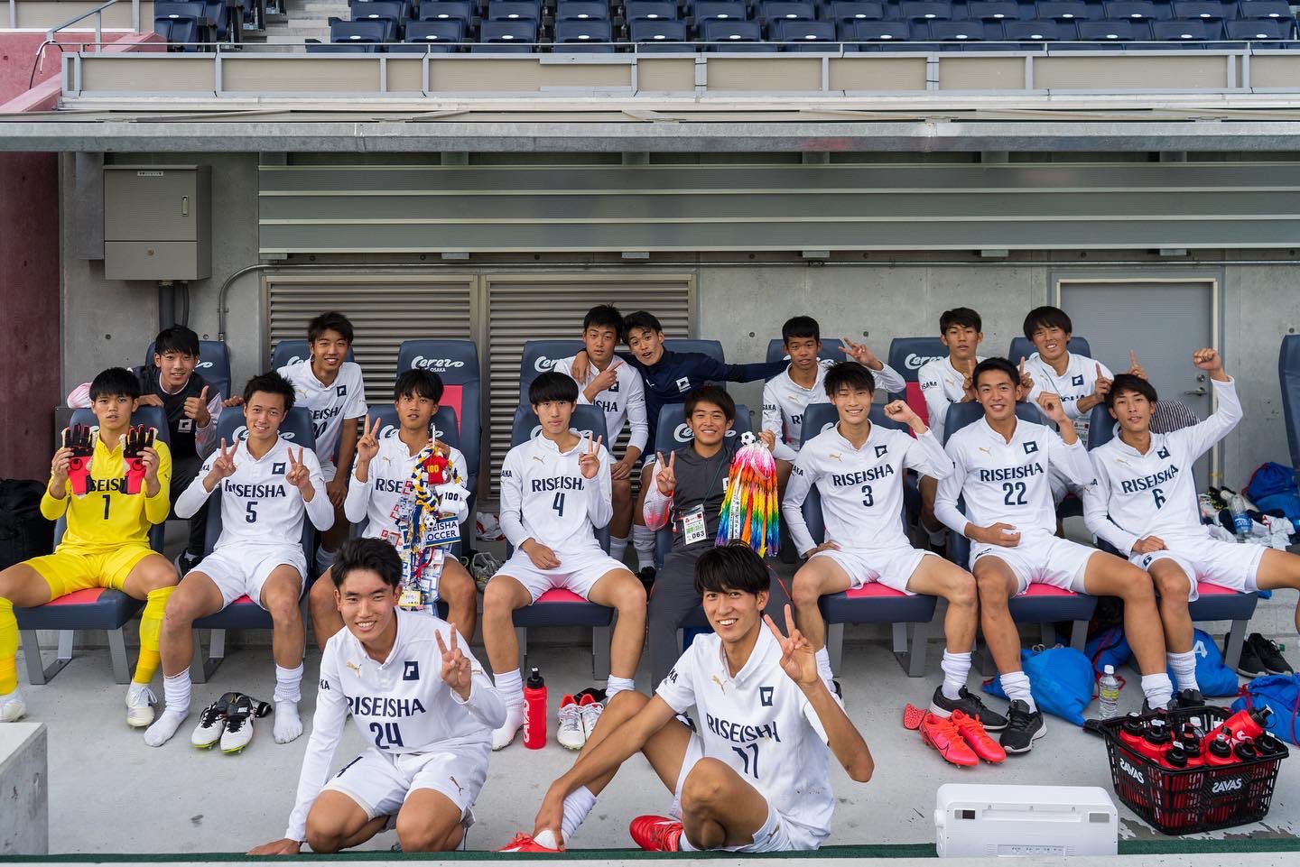 履正社高校サッカー部 Riseisha High School Football Club 公式 第100回 全国 高校サッカー選手権大阪予選 準決勝 Vs大阪桐蔭 前半1 0 後半0 0 合計1 0 全員で力を合わせた結果の勝利です 今週もしっかり全員で準備し ラスト1つ 全員で勝ちに