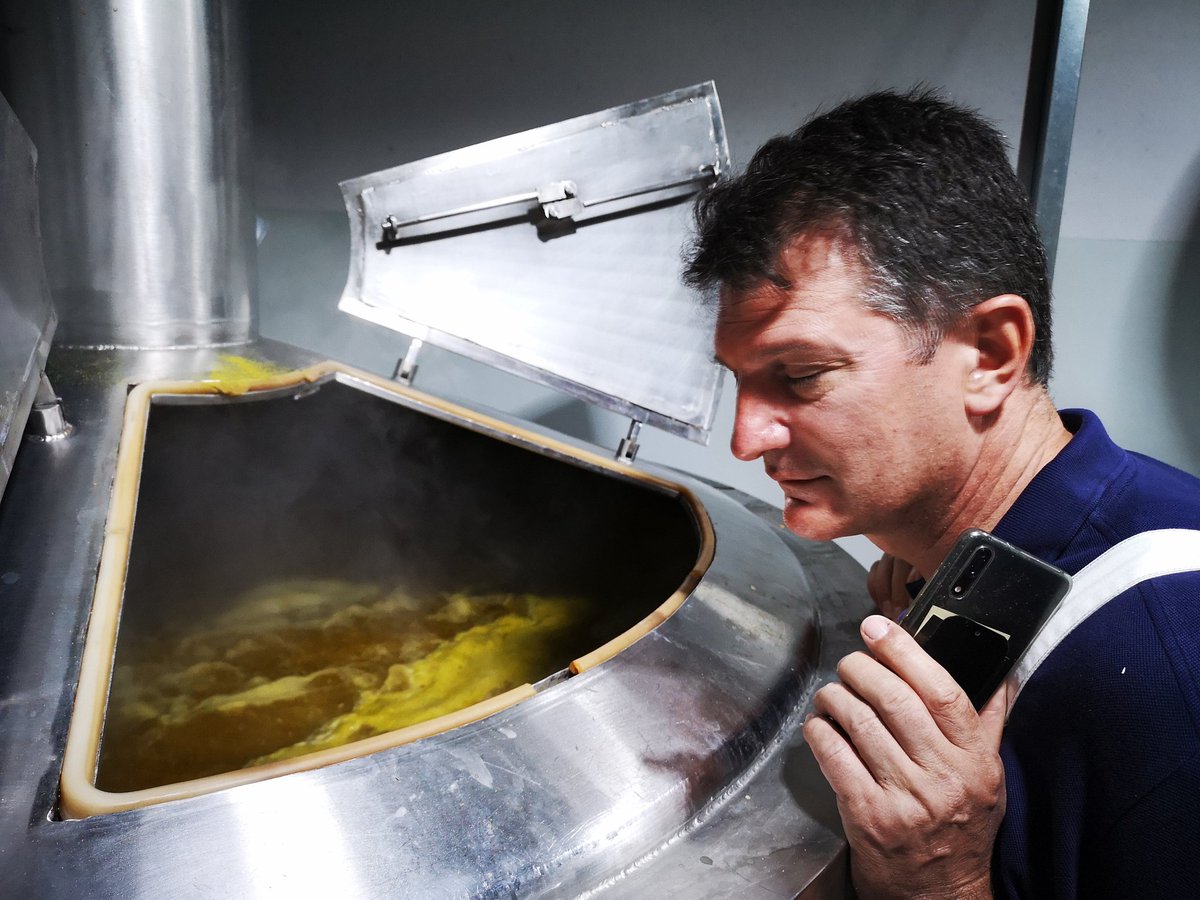 TapbSplit's tweet photo. Kad pivar s ljubavlju gleda svoje pivo.
#tapb #tapbpub #tapbsplit #tapbcraft #splitbeer #splitcraft #beersplit #craftsplit #trapula #mirakul #walterwhite #mrka #tiramol #luigi #rozita #crvenkapica #gad #craft #craftbeer #drinklocalbeer https://t.co/4mIy0uZax5