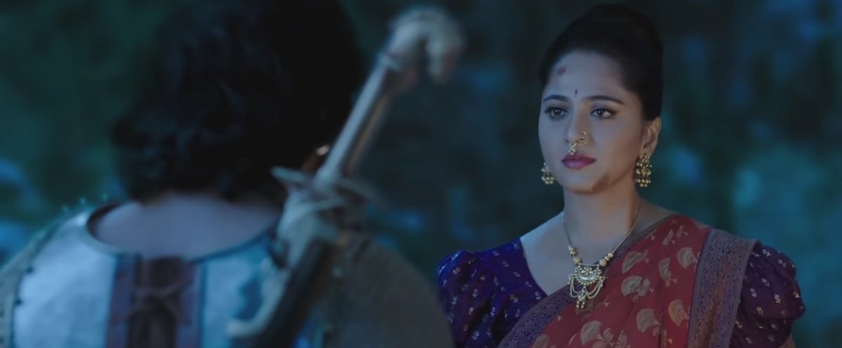 ItsVenkat_'s tweet photo. Devasena plays key role in influencing the politics of Mahishmati. She questions the silence of her husband, shuts the loudmouth of the unlawful dictator. Her imprisonment outside the walls of palace, was powerful than the throne &amp; king, in the minds of people.
#HBDAnushkaShetty https://t.co/fSpvCv78jN