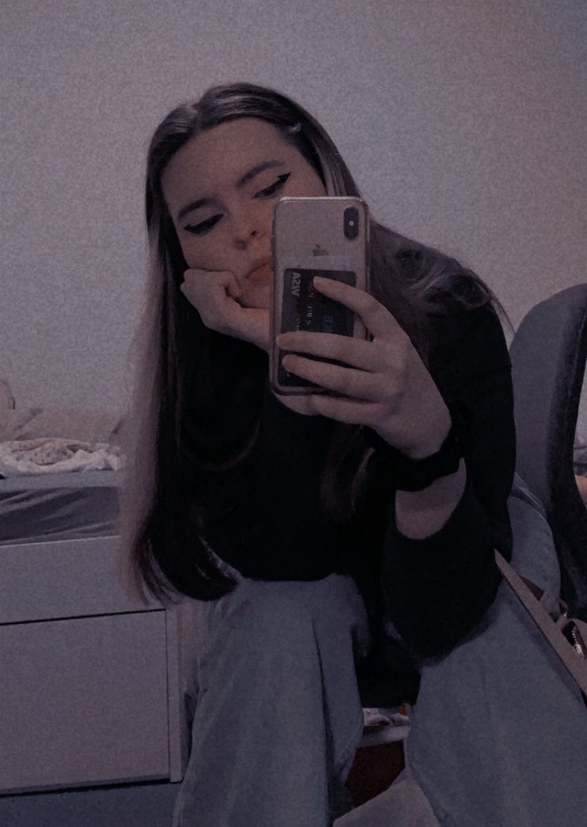 evermorae's tweet image. it’s your local e-girl or whatever #sugrtwtselfieday