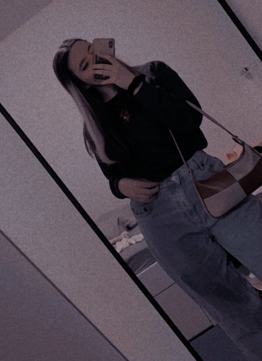 evermorae's tweet image. it’s your local e-girl or whatever #sugrtwtselfieday