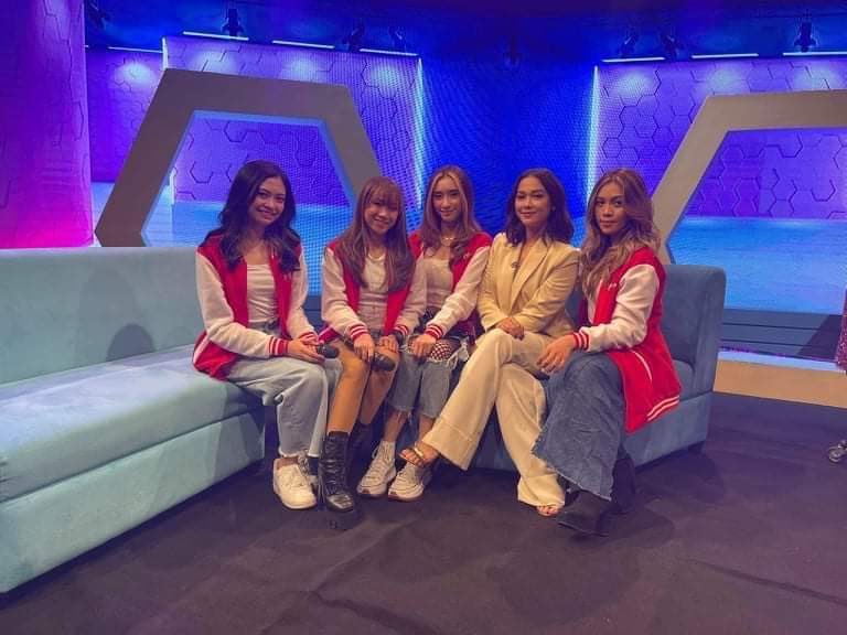 a4ou_4us's tweet photo. A4OU with Miss Maja Salvador!! @dprincessmaja @A4OU_ @PoPinoyTV @TV5manila
A4OU DeservesTheTitle
#A4OU #A4OUonPoPinoy #PoPinoyGrandFinals #PoPinoyGrandFinale https://t.co/b0V2I9Ceu6