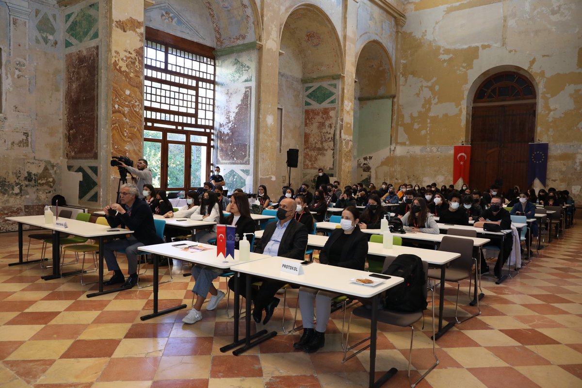 Arkeoloji ve Kültürel Miras Eğitim Programı'nın son gününde
●Araştırmacı Yazar Mert Sandalcı "Türkiye’de Koleksiyon ve Koleksiyonculuk" sunumunu
●Harran Üniversitesi'nden Prof. Dr. Mehmet Önal ise
"Mozaiklerde yer alan mitolojiler" sunumunu #GençArkeolojiElçileri ile paylaştı.